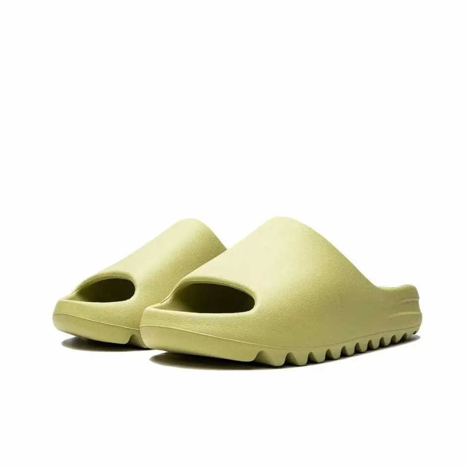 [yeezy]Yeezy slippers, when dragged in one line, feel like stepping on poop (10)